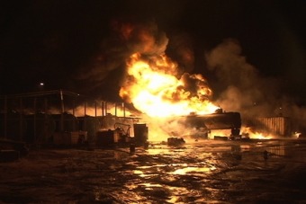 Пожар в емкостях в Санкт-Петербурге