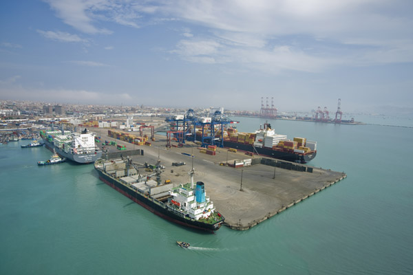 Загрузка крупнейшего грузового судна этанолом в Перуанском порту