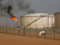 Ливия приостанавливает экспорт нефти