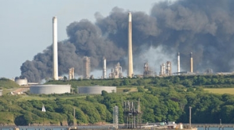 В Уэльсе на НПЗ Chevron взорвалось два резервуара