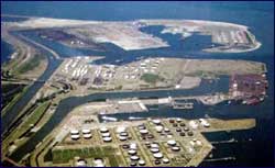 Компания Vopak увеличивает количество резервуаров в порту Роттердама