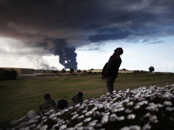 Пожар на нефтяном терминале в Ливии