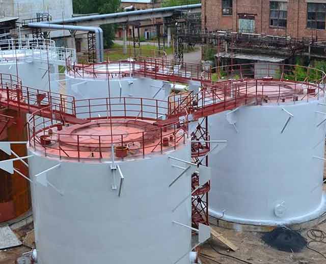 Резервуары для нефтепродуктов на площадке ОАО Ивхимпром