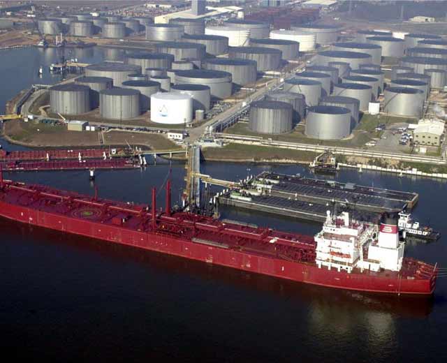 Нефтяные резервуары в Ираке Нефтяные резервуары в Ираке