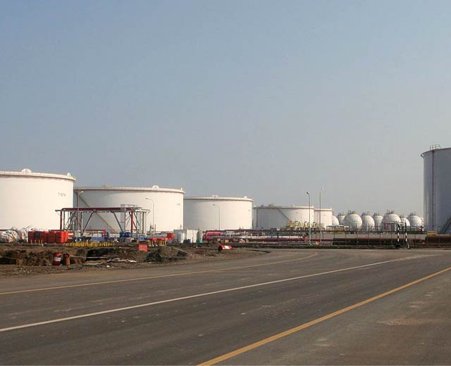 Нефтяные резервуары Нефтяные резервуары