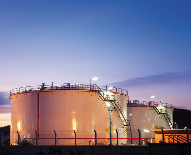 Нефтяные резервуары Нефтяные резервуары